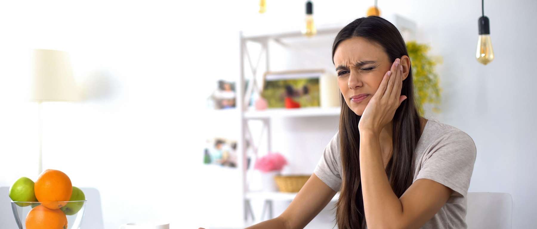 A woman with tooth and jaw pain in Brooklyn